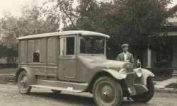1922 Meteor Buick hearse (Simmons-Rice Mortuary, Smith Center, KS).jpg