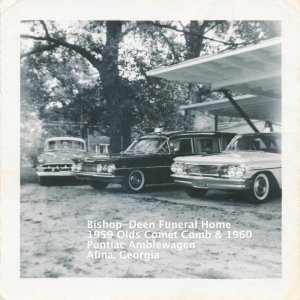 Bishop Funeral Home in Alma, Georiga in early 1960's.
1959 Comet Olds Combo, 1960 Pontiac Amblewagon.
The chev on the left was my 1954. Those were the